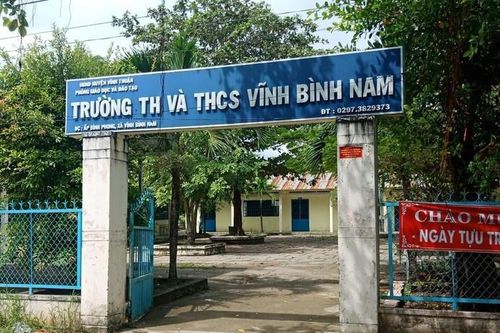 Buộc thôi việc thầy giáo sàm sỡ hai nữ sinh lớp 4