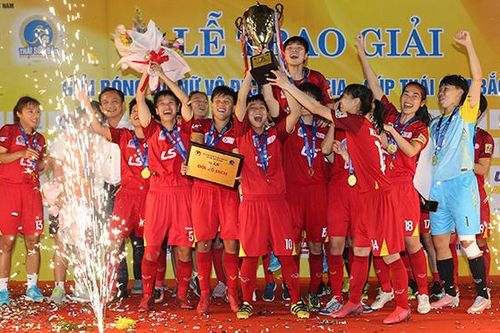 Vô địch quốc gia, Huỳnh Như tiến sát Quả bóng vàng
