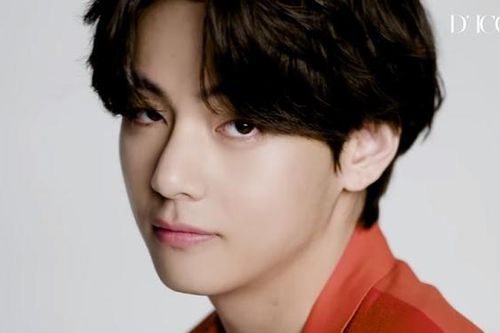 Dispatch 'khui' video mới về V BTS, ARMY thích 'bộ mặt' nào hơn?