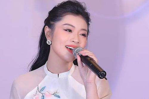 Sao mai Thu Hằng mang hơi thở mới trẻ trung cho 'nhạc đỏ'