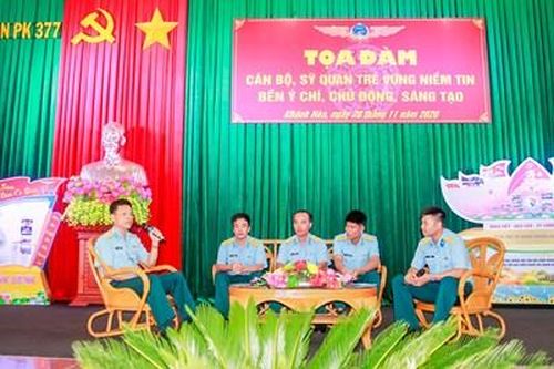 'Tọa đàm sĩ quan trẻ' - lắng nghe và chia sẻ