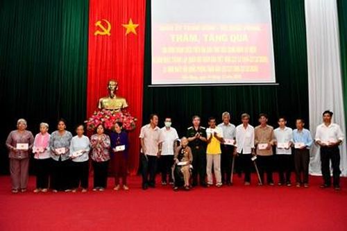 Đoàn công tác Bộ Quốc phòng thăm, làm việc tại Tiền Giang và Côn Đảo