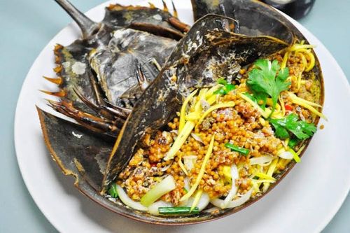 Gỏi trứng cua móng ngựa, món ăn Thái kỳ lạ thách thức người ăn