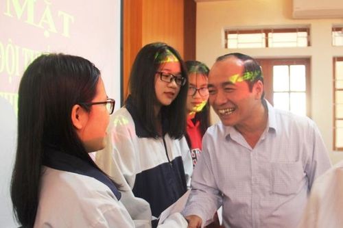 Hà Tĩnh: 70 em được được đặc cách chứng nhận là học sinh giỏi tỉnh môn tiếng Anh