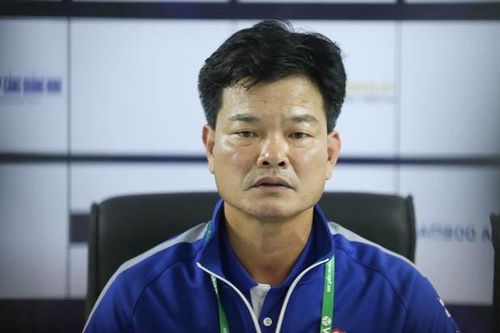 HLV Nguyễn Văn Sỹ tiếp tục dẫn dắt CLB Nam Định