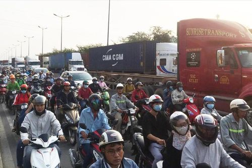 Ám ảnh 'hung thần' container: Nơm nớp khi ra đường