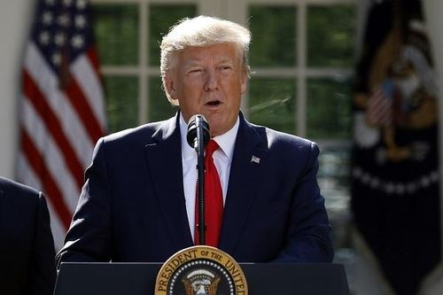 Ông Trump nói Trung Quốc lợi nhất từ dự luật quốc phòng mới của Mỹ
