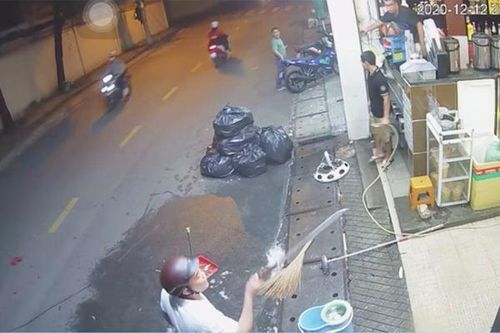 Xác định thanh niên đánh đập cô gái, dọa chém người can ngăn ở Sài Gòn