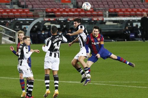 Đối thủ tuyển Việt Nam sắp bổ nhiệm HLV thứ tư trong năm; Messi ghi bàn thứ 600 cho Barca