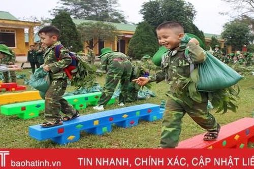 Bé mầm non Trí Đức 'hóa thân' thành chiến sỹ biên phòng