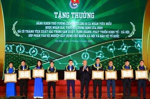 Trao tặng giải thưởng Lương Định Của cho 56 'nhà nông trẻ xuất sắc'