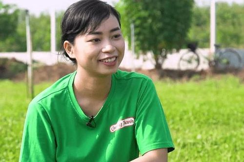 Cô gái 9x 'thăng hoa' kiếm triệu USD từ cây rau má rẻ tiền