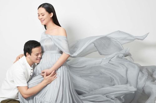 Người đẹp được yêu thích nhất MU 2015 mừng sinh nhật con gái 3 tuổi và quý tử chào đời