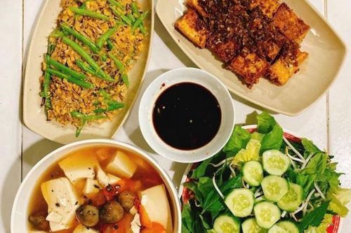 Nữ sinh viên khoe 30 mâm cơm ngon, người khen hết lời, người chẹp miệng nhớ ngày xưa