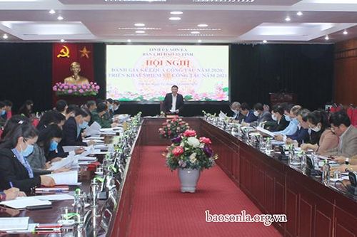 Tăng cường đấu tranh, phản bác quan điểm, luận điệu sai trái, thù địch trên Internet