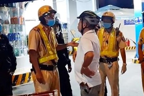 Để không xảy ra tình trạng chống người thi hành công vụ trên đường phố