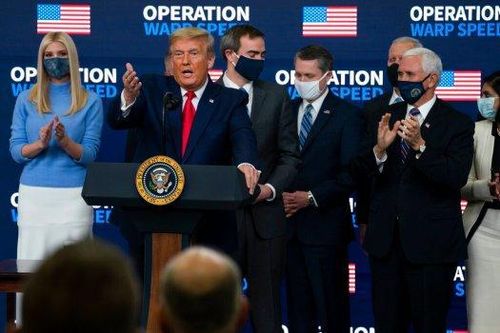 Ông Trump chưa tiêm vaccine COVID-19, yêu cầu quan chức Nhà Trắng chờ tiêm sau
