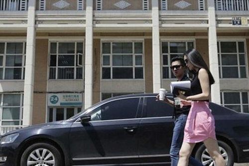 Giám đốc ngân hàng lừa 400 triệu USD của khách