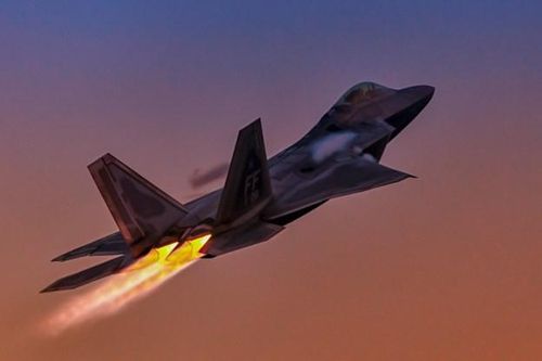 Mỹ bất ngờ đem 'Chim ăn thịt' F-22 tới biển Đông