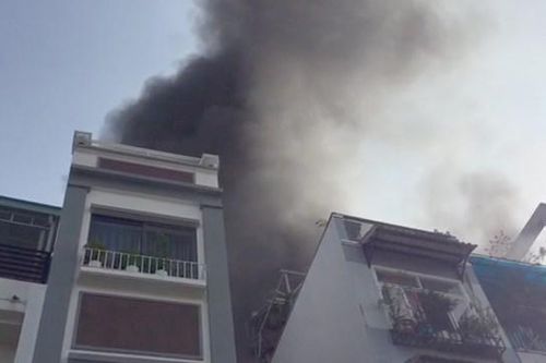 Cháy 5 căn nhà ở TP HCM