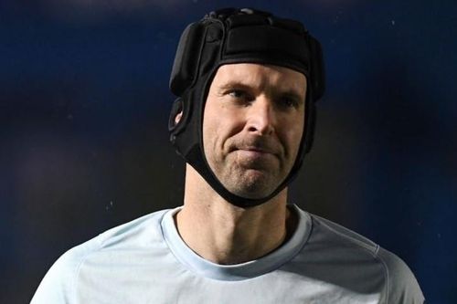 Petr Cech thủng lưới 2 bàn trong ngày tái xuất sân cỏ