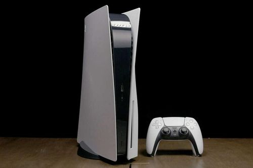 Ngay cả sếp Sony cũng đặt ngược PS5 khi chơi game