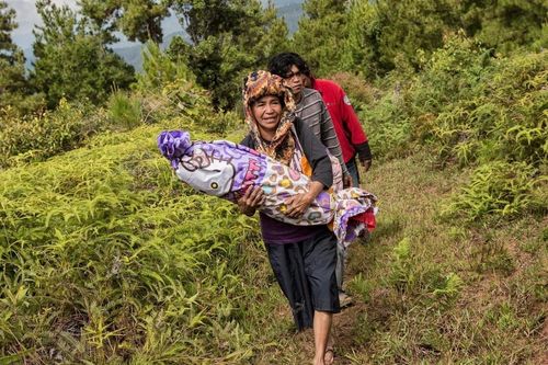 Tập tục sống chung với người chết của dân đảo Indonesia