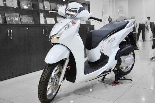 Honda SH 300i được bán dưới giá đề xuất hơn 10 triệu đồng