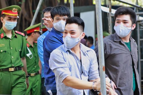 Tý 'Bà Dòm' khai lý do mua súng đạn