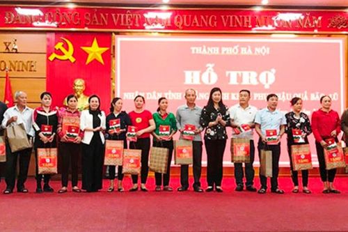 Hà Nội trao tặng kinh phí xây dựng nhà tránh lũ cộng đồng tại Quảng Bình