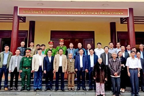 Lãnh đạo thành phố dâng hương tại Khu di tích Căn cứ lõm cách mạng B1 - Hồng Phước