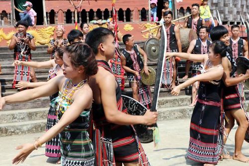 Bảo tồn văn hóa cộng đồng Cơ Tu