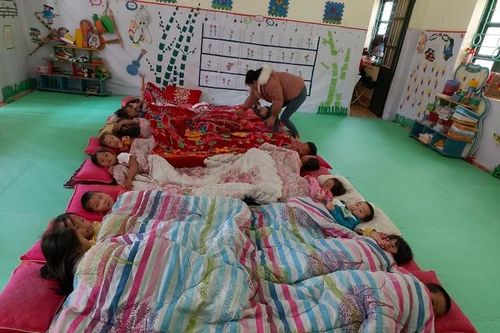 Rét buốt tràn về, Điện Biên yêu cầu đảm bảo học sinh đến lớp phải mặc đủ ấm