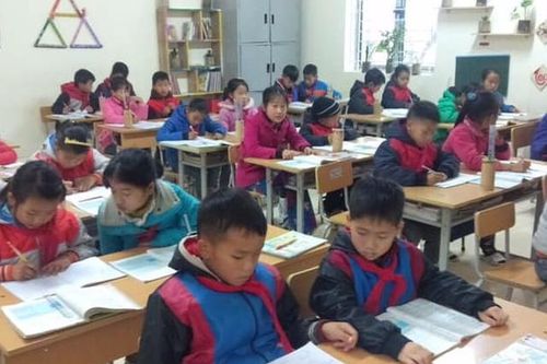 Rét đậm rét hại, trường vùng cao lo cơm nóng, chăn nệm giữ ấm học sinh