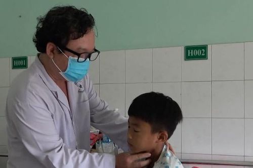 Đồng Nai: Uống thuốc cả vỏ, bé trai 10 tuổi nhập viện cấp cứu