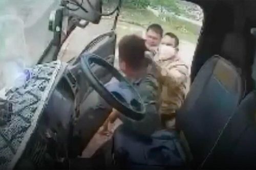Bắc Giang: Điều chuyển ra khỏi lực lượng Cảnh sát giao thông 3 chiến sĩ đánh tài xế vi phạm