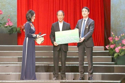 Hai ông cháu lái đò cứu gần 100 người thoát lũ