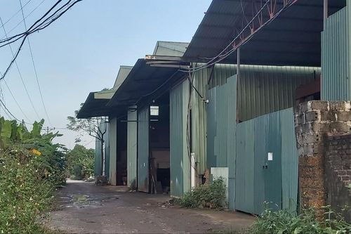Khu dân cư 'ngộp thở' giữa vòng vây nhà xưởng