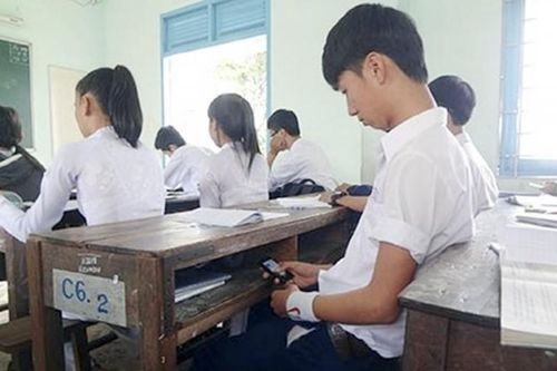 Chính phủ yêu cầu có hướng dẫn sử dụng điện thoại di động cho học sinh trong giờ học
