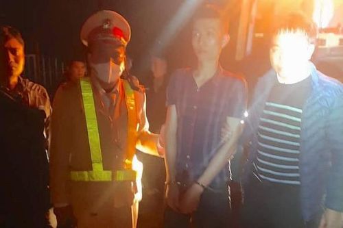'Cẩu tặc' dùng ớt bột, roi điện chống trả khi bị dân vây bắt