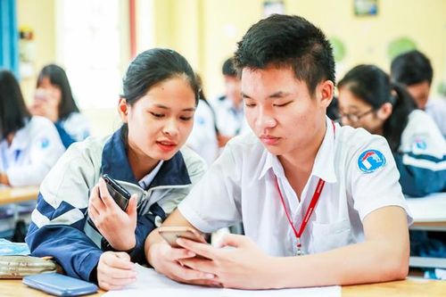 Chính phủ yêu cầu có hướng dẫn việc HS dùng điện thoại trong giờ học