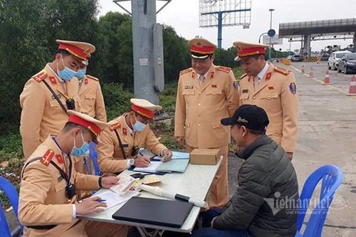 Đêm qua uống rượu mừng sinh nhật, sáng ra lái xe 'dính' phạt nồng độ cồn