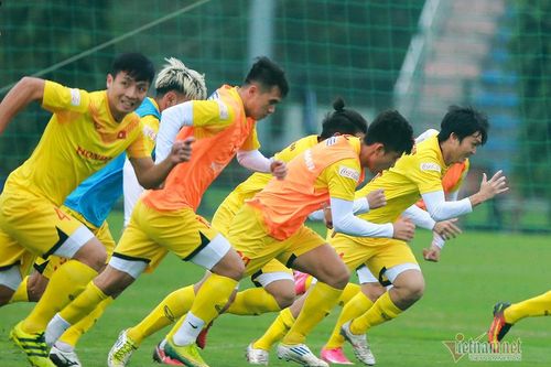 Quang Hải vắng mặt, tuyển Việt Nam gồng mình chống lạnh