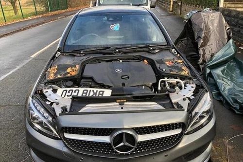 Xe Mercedes để trước cửa nhà bất ngờ bị tháo dỡ hoàn toàn chỉ sau 1 đêm