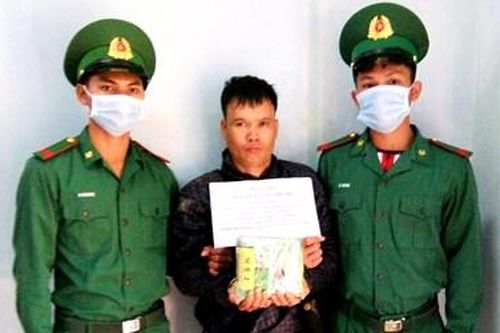 Bắt quả tang đối tượng vận chuyển 1kg ma túy đá qua biên giới