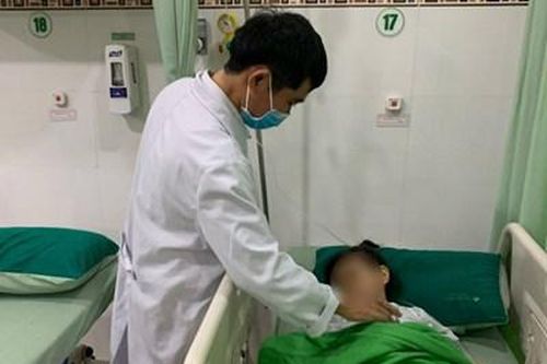 Lấy đồng xu ra khỏi dạ dày bé gái 4 tuổi