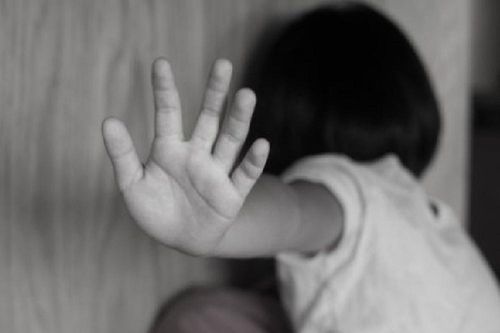 Xâm hại em gái khi được mời đến dự sinh nhật chị