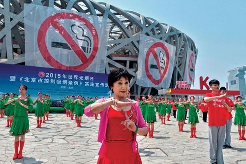Các nước cấm hút thuốc lá nơi công cộng như thế nào?