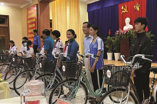 Xây dựng xã hội học tập góp phần phát triển quê hương