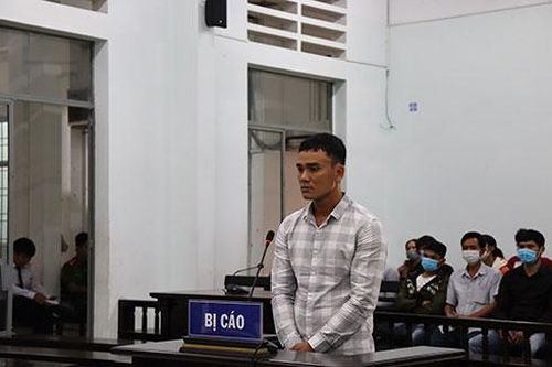 Cầm dao sang… bênh người!